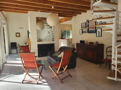 Coin salon dans l'établissement Villa PERICA pour 10 personnes. Entre lac et océan. Wifi gratuit.