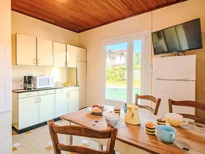 Cuisine ou kitchenette dans l'établissement Holiday Home Trait d'Union by Interhome
