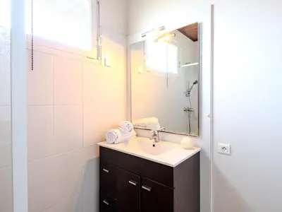 Salle de bains dans l'établissement Holiday Home L'astérie by Interhome