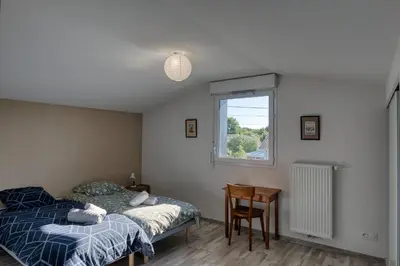 Un ou plusieurs lits dans un hébergement de l'établissement Agréable duplex avec jardin et terrasse
