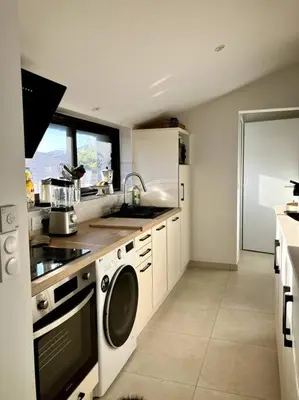 Cuisine ou kitchenette dans l'établissement Appartment with pool, beach and ocean 5 min by walk, city center, shopping and market