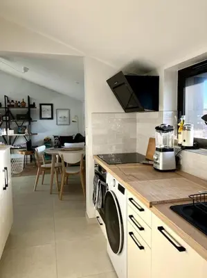 Cuisine ou kitchenette dans l'établissement Appartment with pool, beach and ocean 5 min by walk, city center, shopping and market