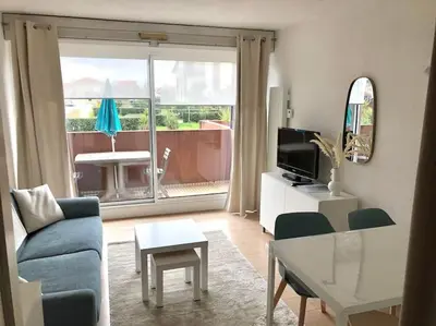 Télévision ou salle de divertissement dans l'établissement Studio à 2 pas de la plage!
