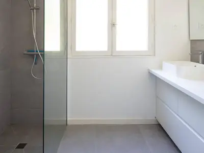 Salle de bains dans l'établissement Villa élégante à Capbreton pour 12 personnes avec jardin - FR-1-791-27