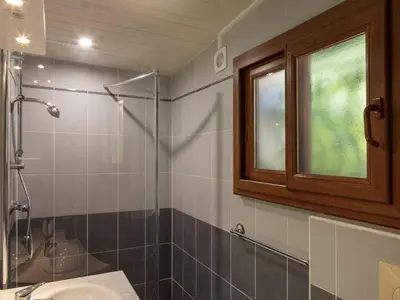 Salle de bains dans l'établissement Villa élégante à Capbreton pour 12 personnes avec jardin - FR-1-791-27