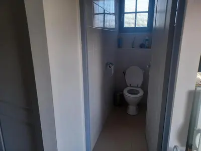 Salle de bains dans l'établissement Maison familiale avec jardin à Lahosse, 110 m²