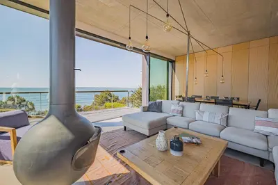 Coin salon dans l'établissement Villa Ciel, vue mer