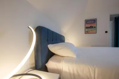 Un ou plusieurs lits dans un hébergement de l'établissement Appartement moderne avec parking