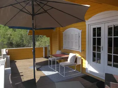 Balcon ou terrasse dans l'établissement Chalet flottant sur lac et spa