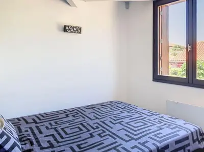 Un ou plusieurs lits dans un hébergement de l'établissement Appartement proche de la plage