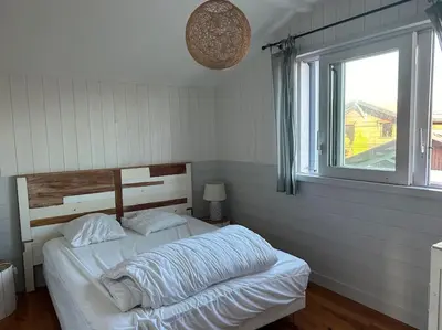 Un ou plusieurs lits dans un hébergement de l'établissement Villa avec piscine