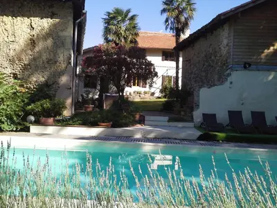 Piscine de l'établissement Maison d'hôtes Brameloup Jardin Ovale ou située à proximité