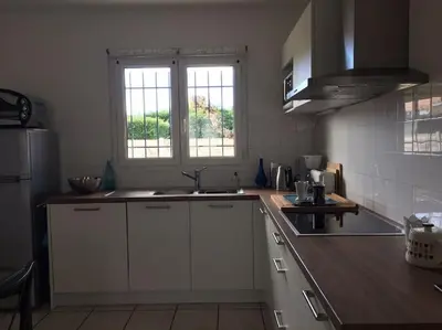 Cuisine ou kitchenette dans l'établissement Bassin d'Arcachon Maison au calme