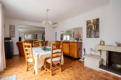 Cuisine ou kitchenette dans l'établissement Les chênes, maison confortable proche de Dax