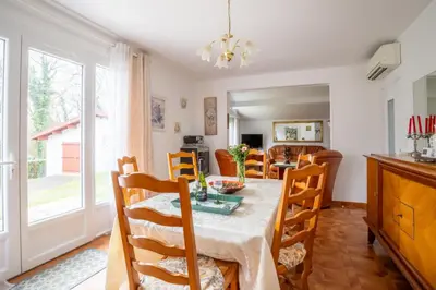 Cuisine ou kitchenette dans l'établissement Les chênes, maison confortable proche de Dax