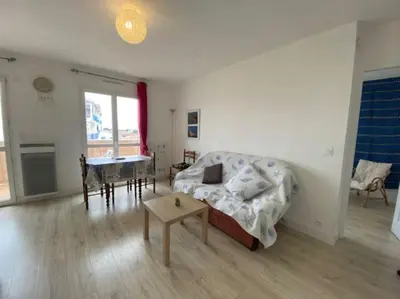 Un ou plusieurs lits dans un hébergement de l'établissement La Teste Centre 2 couchages avec balcon