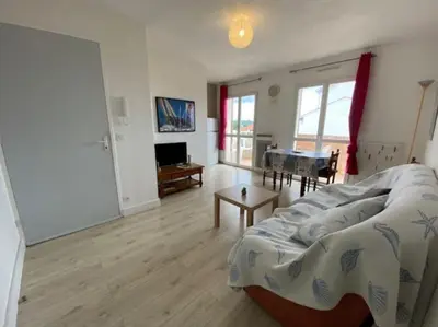 Télévision ou salle de divertissement dans l'établissement La Teste Centre 2 couchages avec balcon