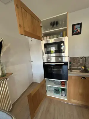 Cuisine ou kitchenette dans l'établissement Studio complet neuf en rdc