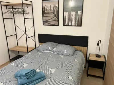 Un ou plusieurs lits dans un hébergement de l'établissement Charmante chambre indépendante, terrasse et entrée privative