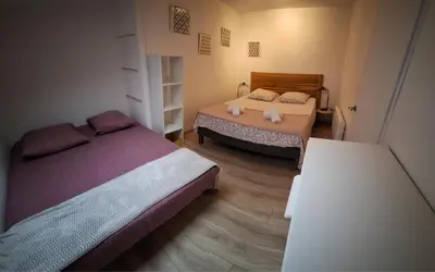 Un ou plusieurs lits dans un hébergement de l'établissement Maison Centre ville avec Jacuzzi