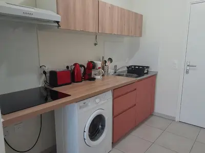 Cuisine ou kitchenette dans l'établissement Appartement 4 pers à Mimizan Plage, tout confort entre océan et forêt, terrasse ensoleillée - FR-1-50-148