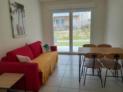 Coin salon dans l'établissement Appartement 4 pers à Mimizan Plage, tout confort entre océan et forêt, terrasse ensoleillée - FR-1-50-148