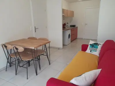 Cuisine ou kitchenette dans l'établissement Appartement 4 pers à Mimizan Plage, tout confort entre océan et forêt, terrasse ensoleillée - FR-1-50-148