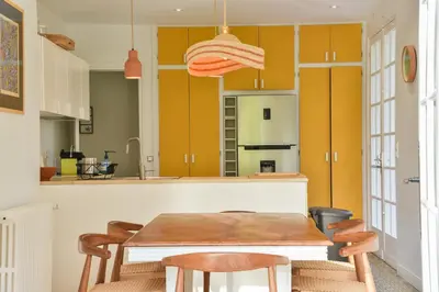 Cuisine ou kitchenette dans l'établissement Maison du golf proche centre, lac et plages