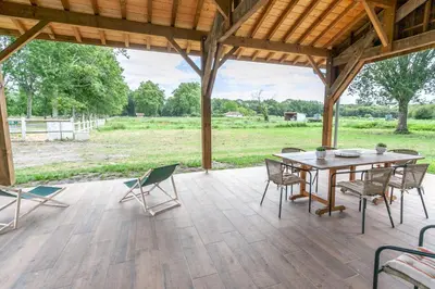 Jardin de l'établissement Domaine forestier Darricau au bord du lac, 12 min de l'océan