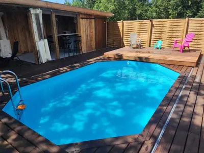 Piscine de l'établissement Chambres d'hotes Les sables Blancs ou située à proximité