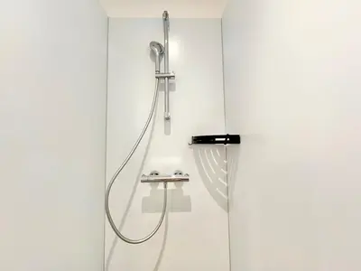 Salle de bains dans l'établissement Le Concorde - Lumineux - Neuf