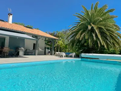 Piscine de l'établissement Maison de Famille entre Biarritz et Hossegor ou située à proximité