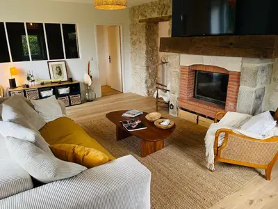 Télévision ou salle de divertissement dans l'établissement Villa Casalera - piscine, spacieuse & familiale