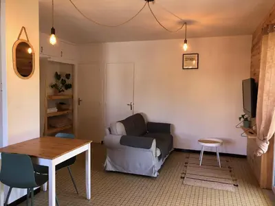 Coin salon dans l'établissement LE DROP IN - T2 au RDC avec terrasse à 200m de la plage - Well located apartment for surfers