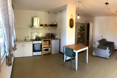 Cuisine ou kitchenette dans l'établissement LE DROP IN - T2 au RDC avec terrasse à 200m de la plage - Well located apartment for surfers