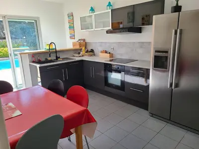 Cuisine ou kitchenette dans l'établissement Villa Pyla sur mer 10 couchages