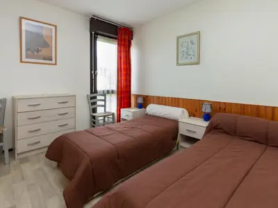 Un ou plusieurs lits dans un hébergement de l'établissement Appartement Spacieux à Seignosse, Terrasse et Parking, à Proximité de la Plage - FR-1-239-401