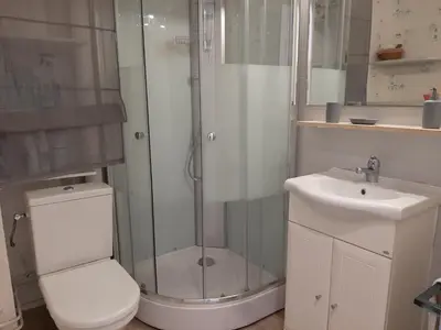 Salle de bains dans l'établissement Studio cosy proche océan et commerces, parfait pour des vacances à deux! - FR-1-239-437