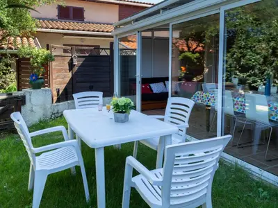 Jardin de l'établissement Villa Mitoyenne avec Jardin, Proche Plage à Seignosse, Piscine, Parking Privé et Wifi - FR-1-239-421