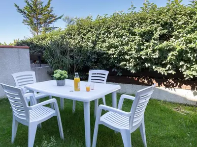 Jardin de l'établissement Villa Mitoyenne avec Jardin, Proche Plage à Seignosse, Piscine, Parking Privé et Wifi - FR-1-239-421
