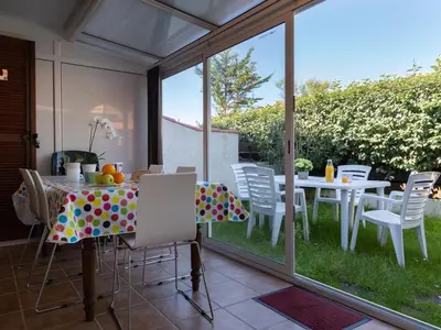 Jardin de l'établissement Villa Mitoyenne avec Jardin, Proche Plage à Seignosse, Piscine, Parking Privé et Wifi - FR-1-239-421