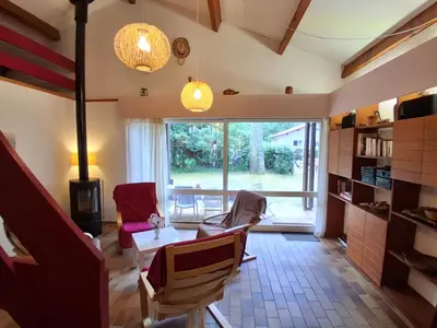 Coin salon dans l'établissement Maison Plain-pied avec Jardin, Proche Plage et Pistes Cyclables, 6 Pers, Wifi, Parking - FR-1-239-436