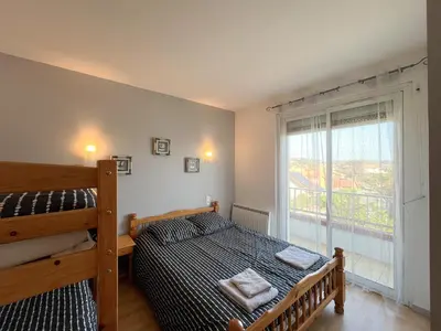 Un ou plusieurs lits dans un hébergement de l'établissement Appartement familial proche des plages