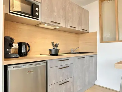 Cuisine ou kitchenette dans l'établissement L'Écrin de verdure - Calme - Parking Privé - Central - Neuf