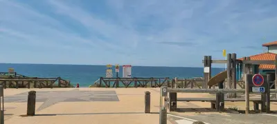 Vue générale sur la mer ou vue sur la mer prise depuis le camping