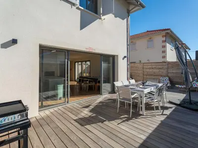 Balcon ou terrasse dans l'établissement Maison neuve proche océan, terrasse, parking, 8 pers - FR-1-319-585