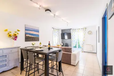 Cuisine ou kitchenette dans l'établissement Biscarrosse Bourg, jolie petite maison pour 4 personnes avec Terrasse et jardin