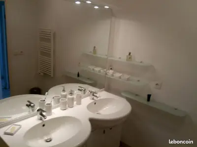 Salle de bains dans l'établissement Les pieds dans l'eau salée