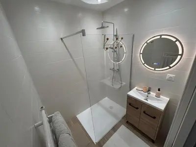 Salle de bains dans l'établissement Studio Cosy des Landes