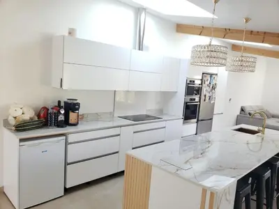 Cuisine ou kitchenette dans l'établissement Agréable maison bien située